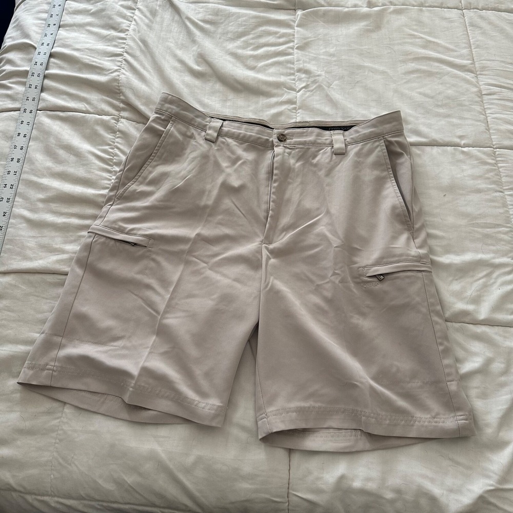 IZOD XFG Shorts Mens 33 Beige Outdoor Golf Activewear‎ Sports